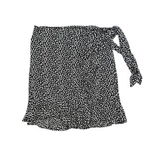 NWT Gianni Bini Black and White Leaf Print Wrap Mini Skirt Size S